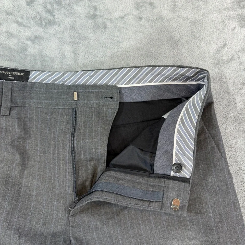 Banana Republic Classic Fit Dress Pants Men's Size 33x30 Gray Striped Trousers